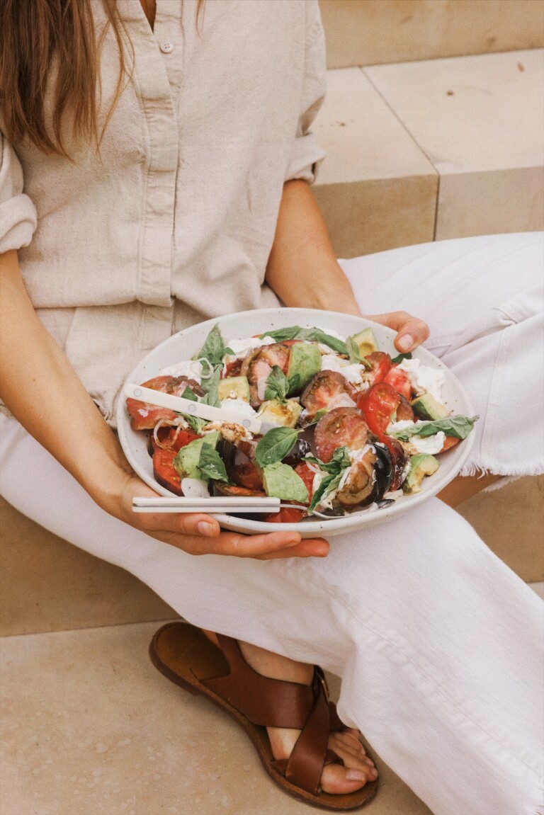 Avocado caprese salad_what I eat in a busy day