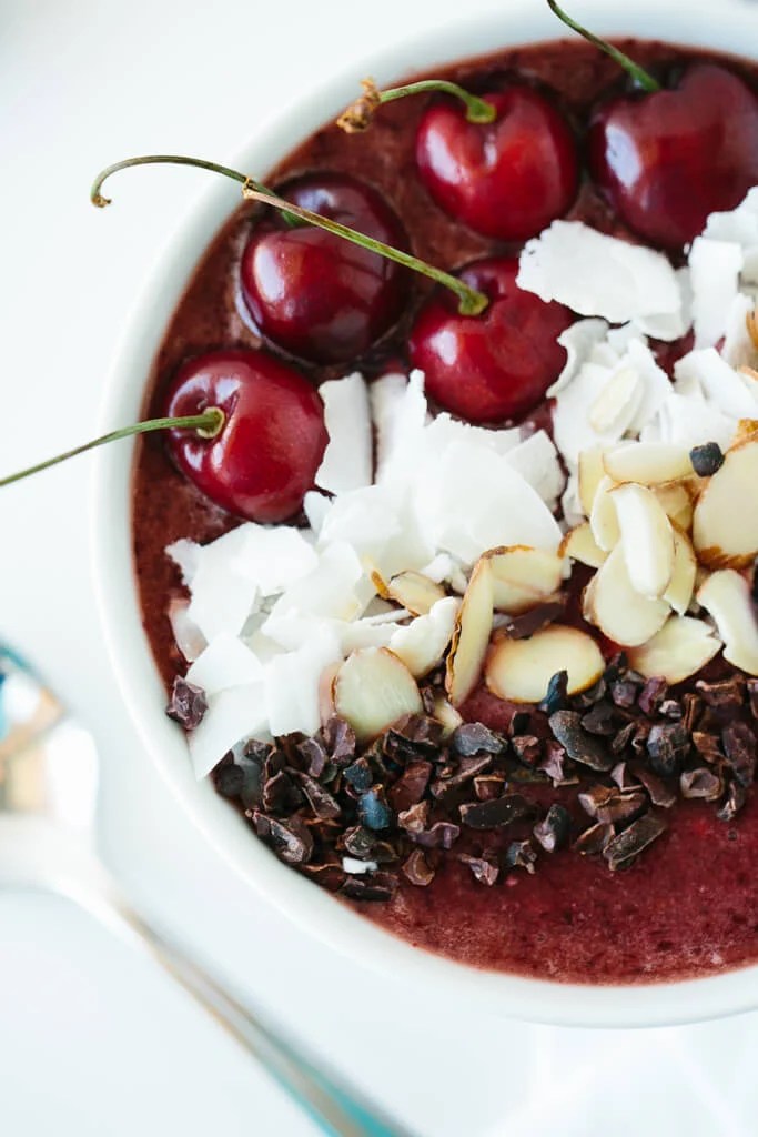(gluten-free) Dark Cherry Smoothie Bowl