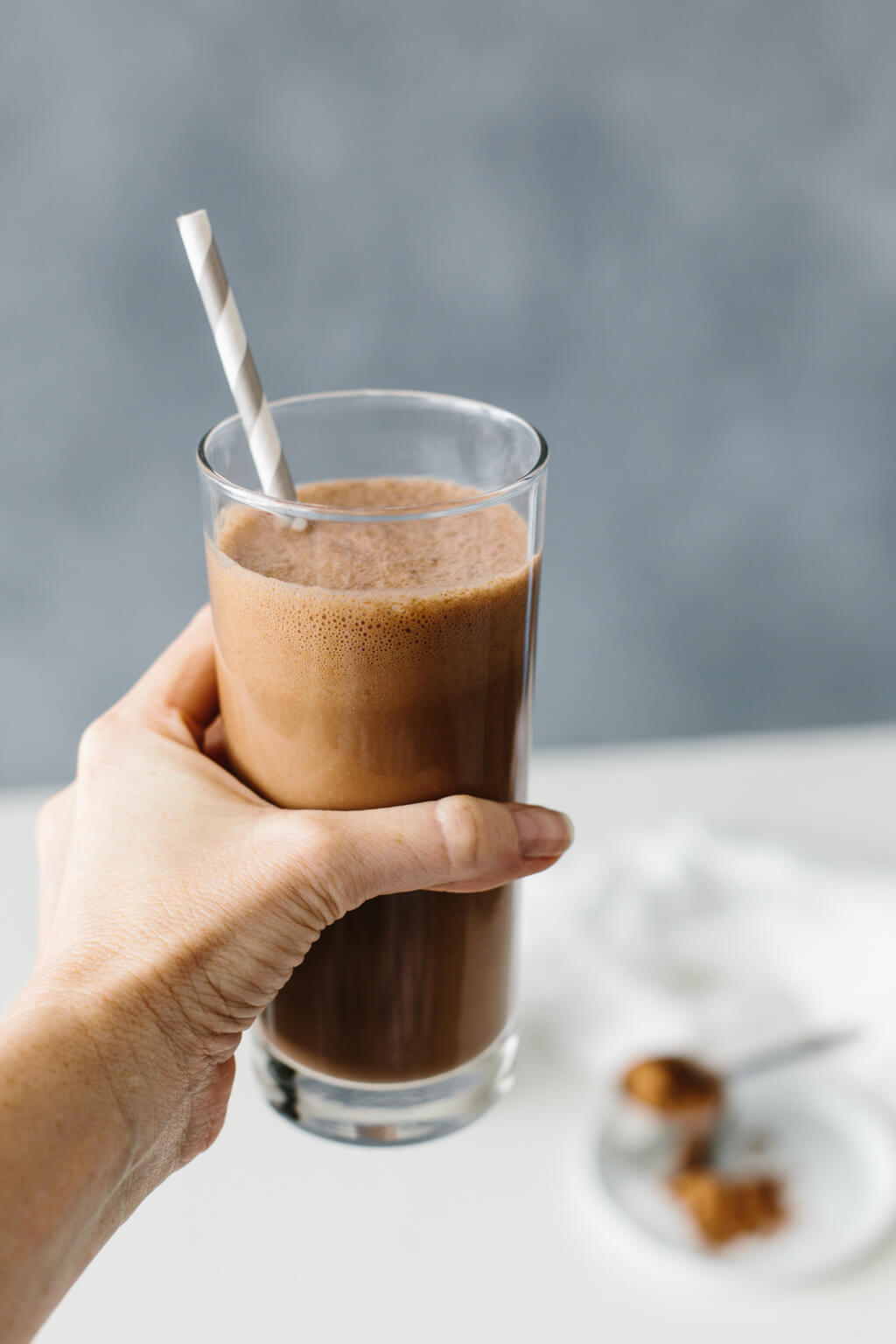 This chocolate collagen smoothie satisfies all your chocolate cravings and gives you a health boost with collagen peptides. With just 5 simple ingredients you’re sure to make this healthy smoothie again and again.