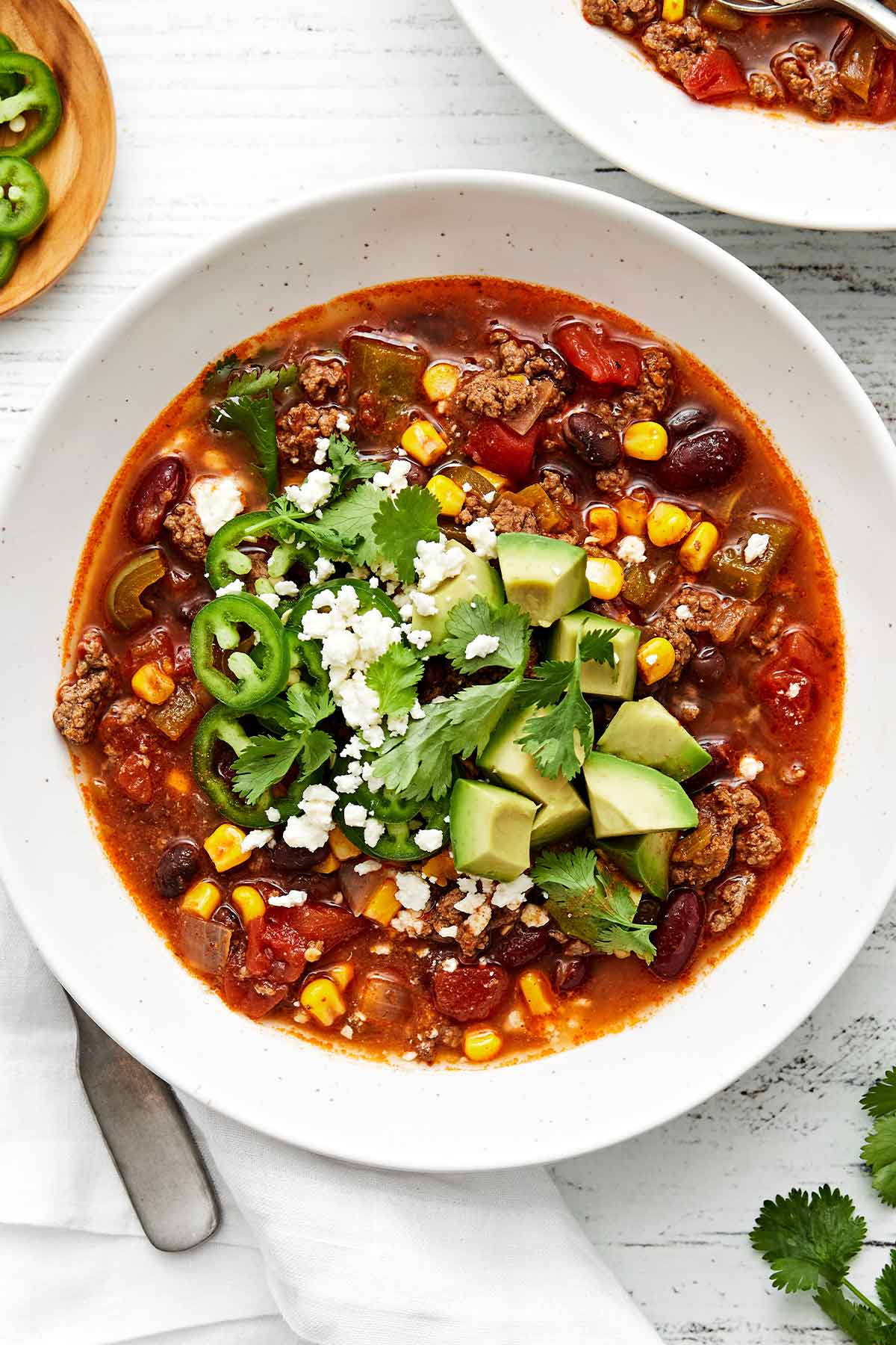 These easy and healthy ground beef recipes are the best weeknight dinners. From classics like chili to unique stir fries, and more! Taco soup for a ground beef recipe.