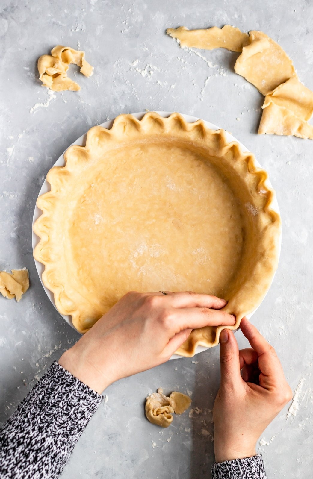 shaping a pie crust